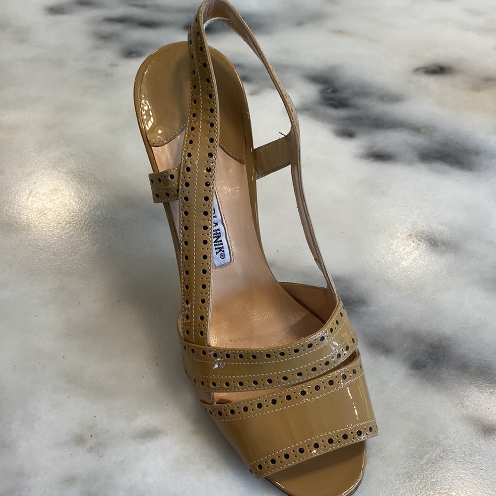 Manolo Blahnik patent leather heels - Picture 7 of 14